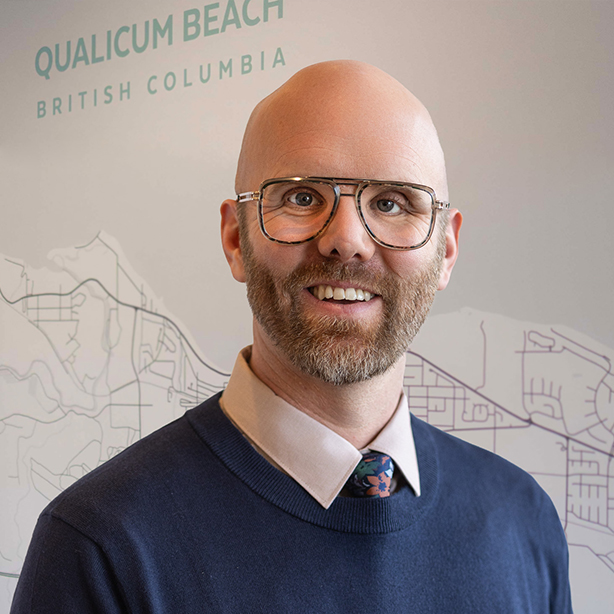 Dr. Ryan Magyar inside Focal Point Optometry clinic in Qualicum Beach